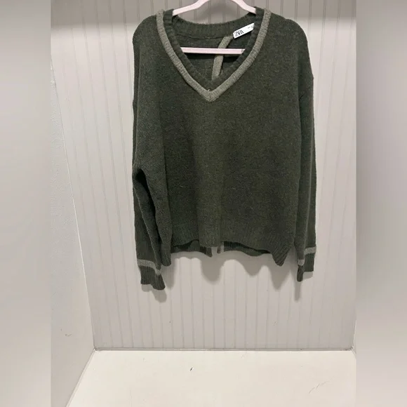 Zara Olive V-Neck Sweater W/ OPEN BACK - Picture 4 of 5